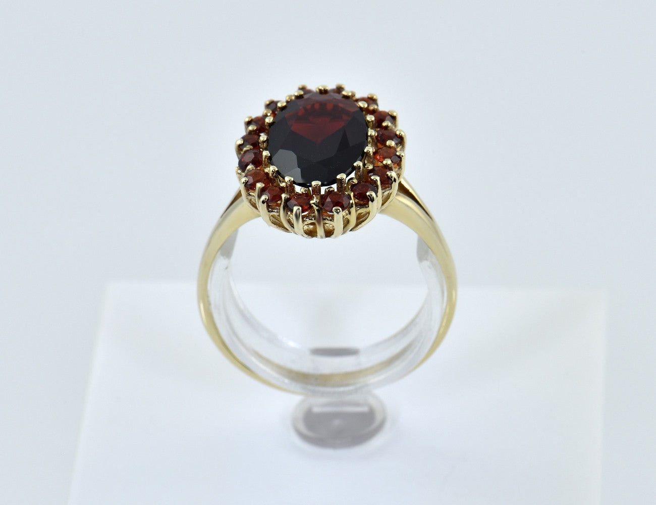 Ring Granat 333/000 8 K Gelbgold