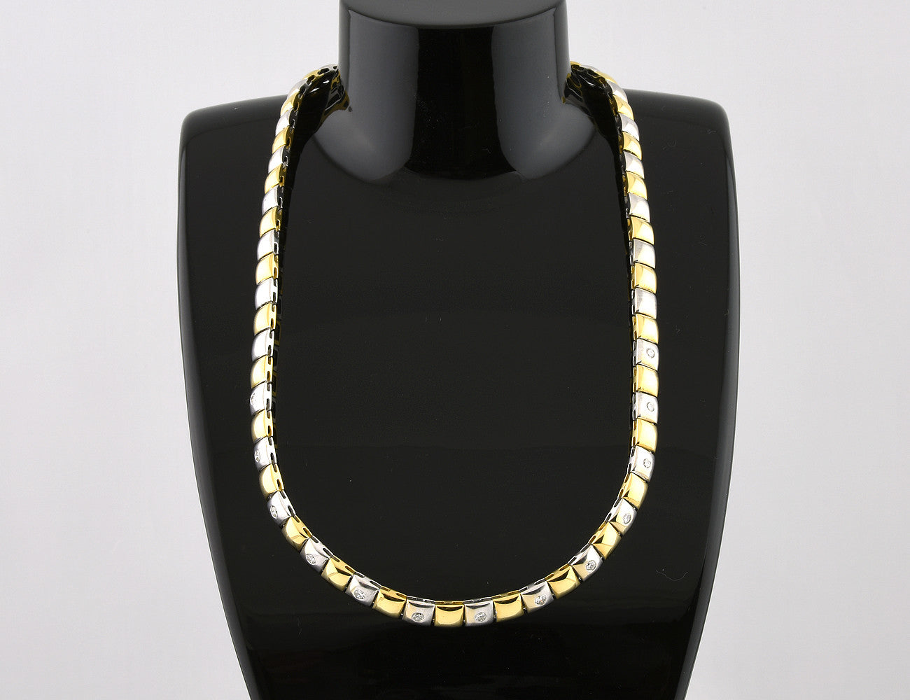 Collier 750/000 18 K Gelb-/Weißgold, 13 Brillanten zus. 0,57 ct, Kette 43,50 cm