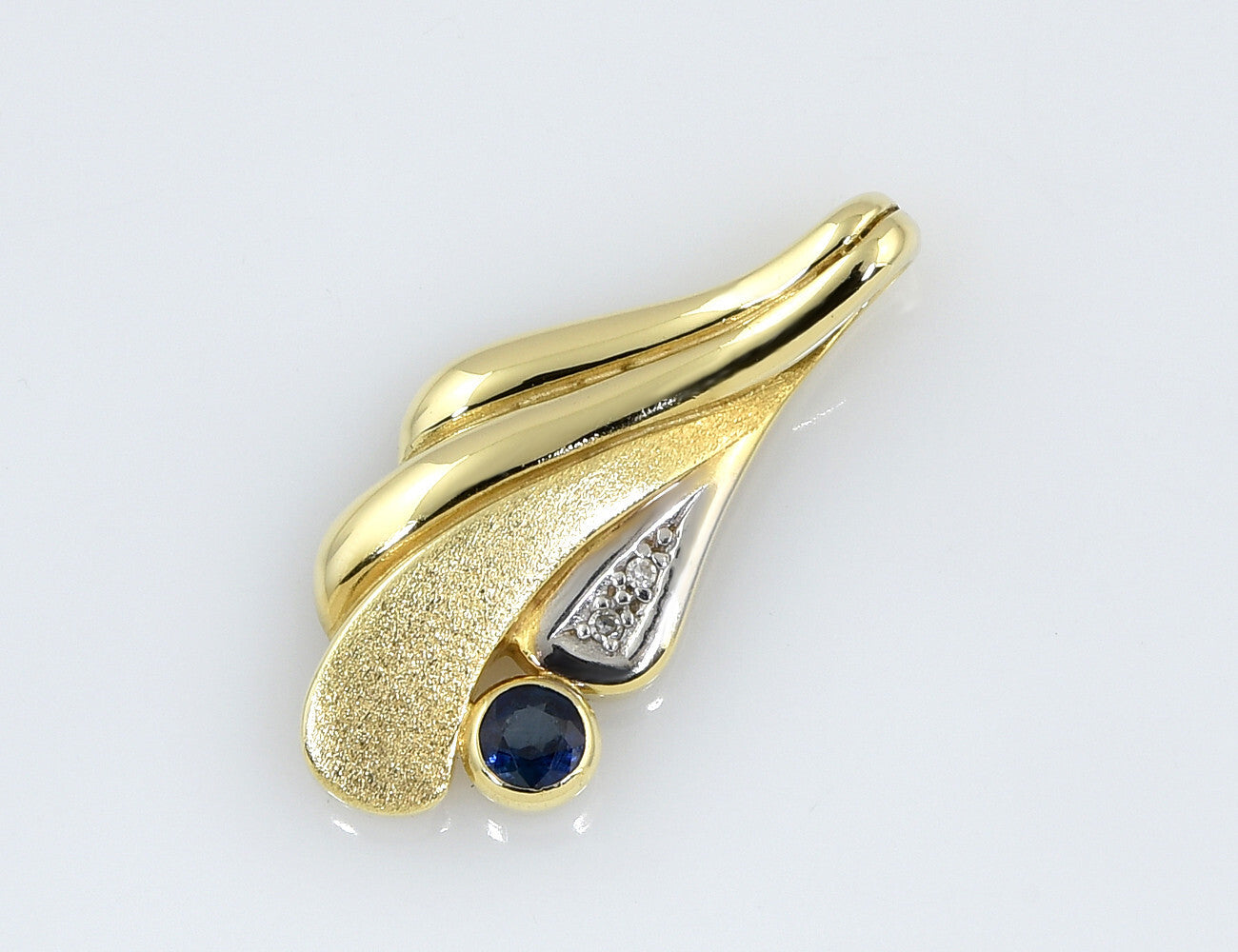 Anhänger Saphir 585/000 14 K Gelbgold, 2 Diamanten zus. 0,02 ct