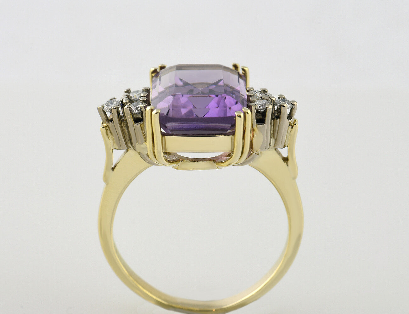 Ring Amethyst 585 14 K Gelbgold 6 Diamanten zus. 0,18 ct