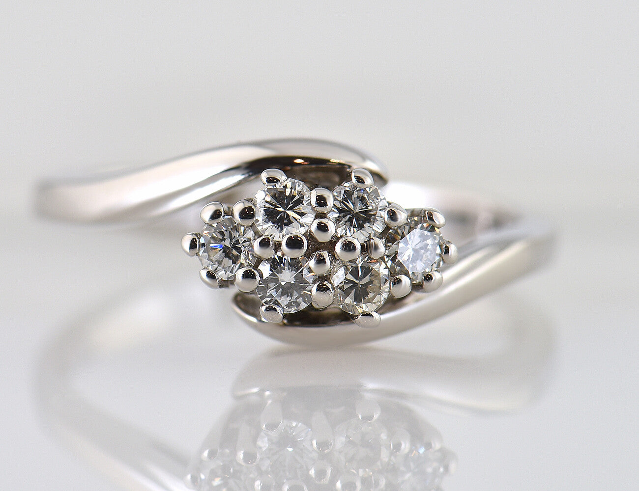 Diamant Ring 585 14 K Weißgold 6 Brillanten zus. 0,32 ct