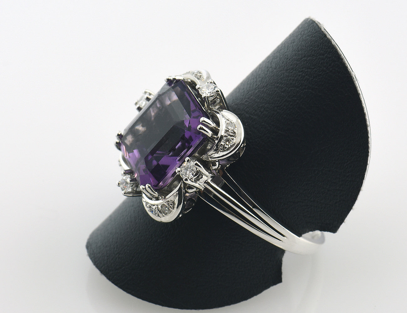Amethyst Diamantring 585 14 K Weißgold 12 Brillanten zus. 0,20 ct