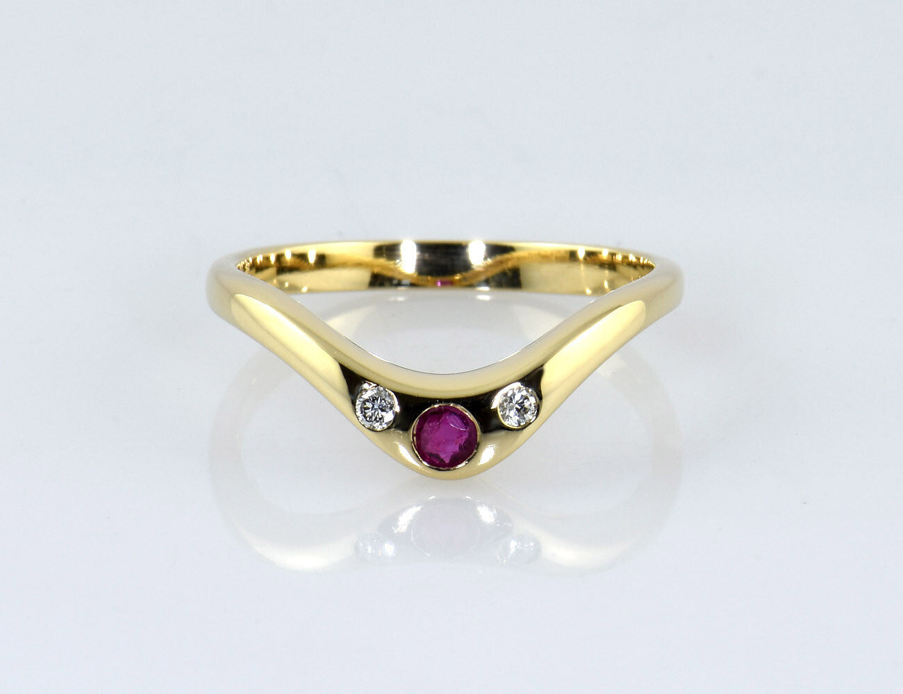 Rubin Diamant Ring 585/000 14 K Gelbgold 2 Brillanten zus. 0,04 ct