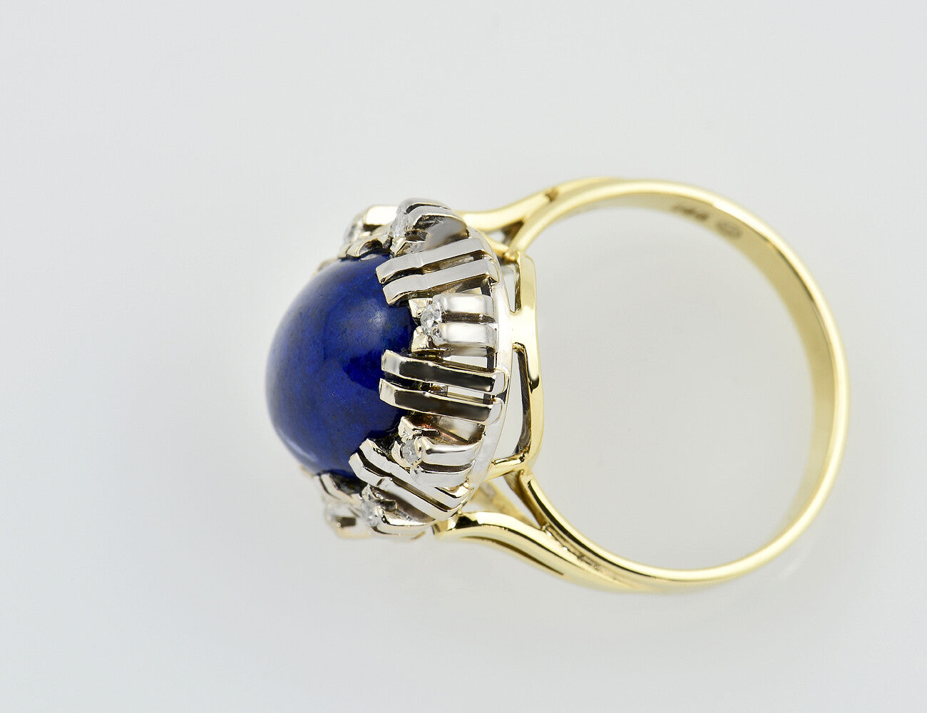 Lapis Lazuli Ring 585/000 14 K Gelbgold 8 Diamanten zus. 0,15 ct