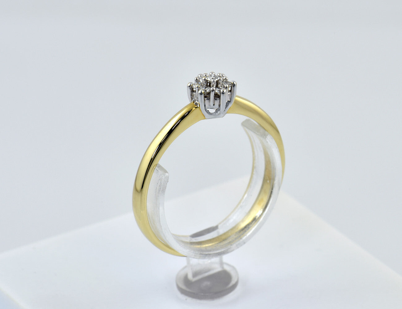 Diamant Ring 333/000 8 K Gelbgold 7 Brillanten zus. 0,14 ct