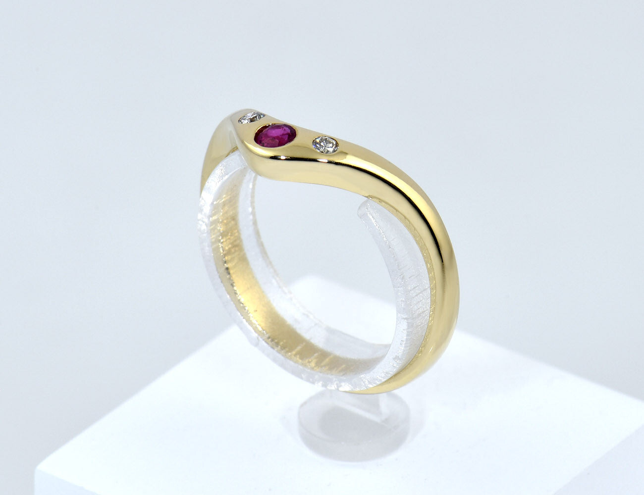 Rubin Diamant Ring 585/000 14 K Gelbgold 2 Brillanten zus. 0,04 ct