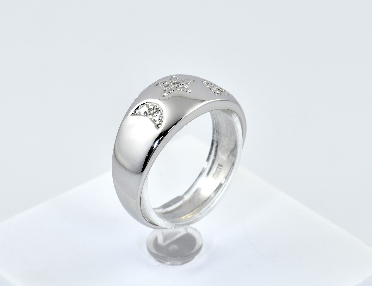 Diamant Ring 333/000 8 K Weißgold 3 Diamanten zus. 0,02 ct