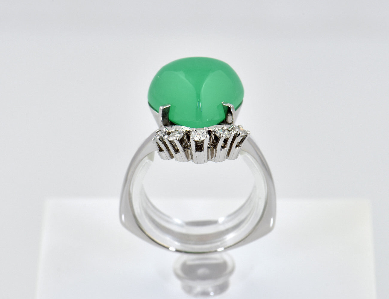 Ring Jade 585/000 14 K Weißgold 5 Brillanten zus. 0,12 ct