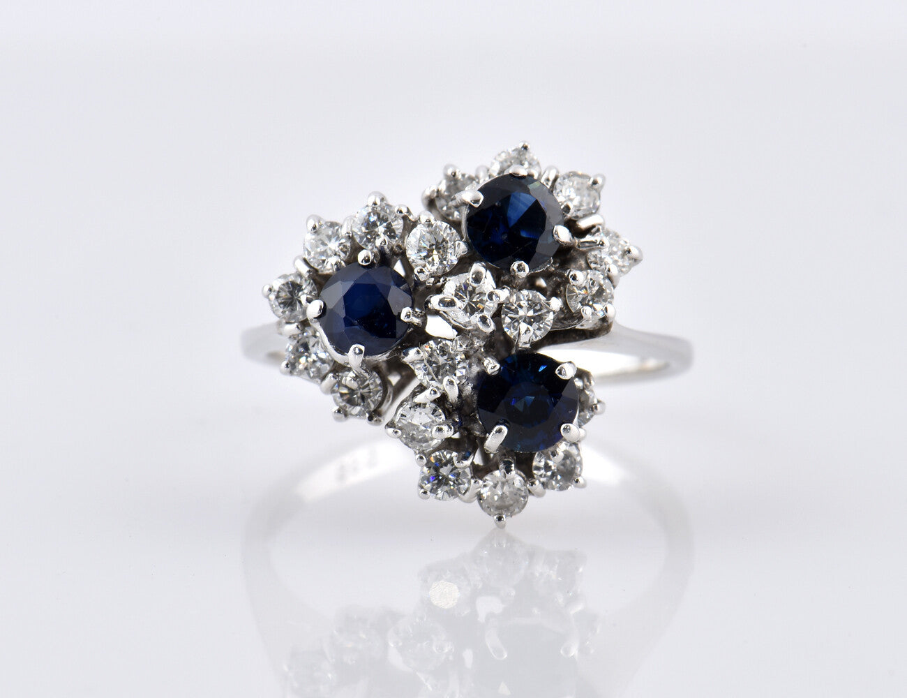 Saphir Diamant Ring 585/000 14 K Weißgold 19 Brillanten zus. 0,75 ct