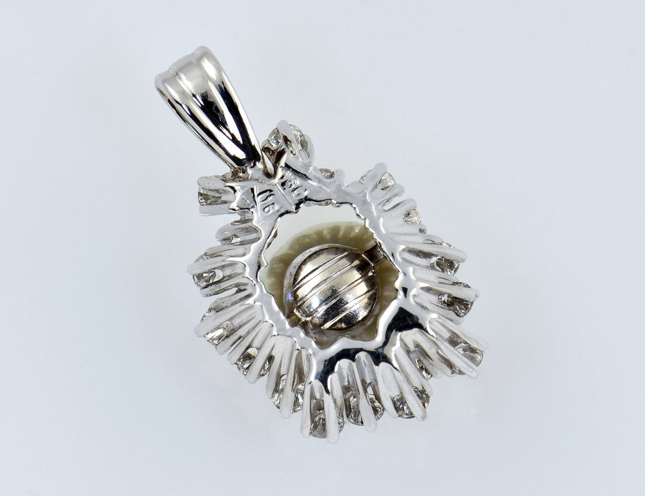 Anhänger Akoyaperle 750/000 18 K Weißgold 15 Brillanten zus. 0,90 ct