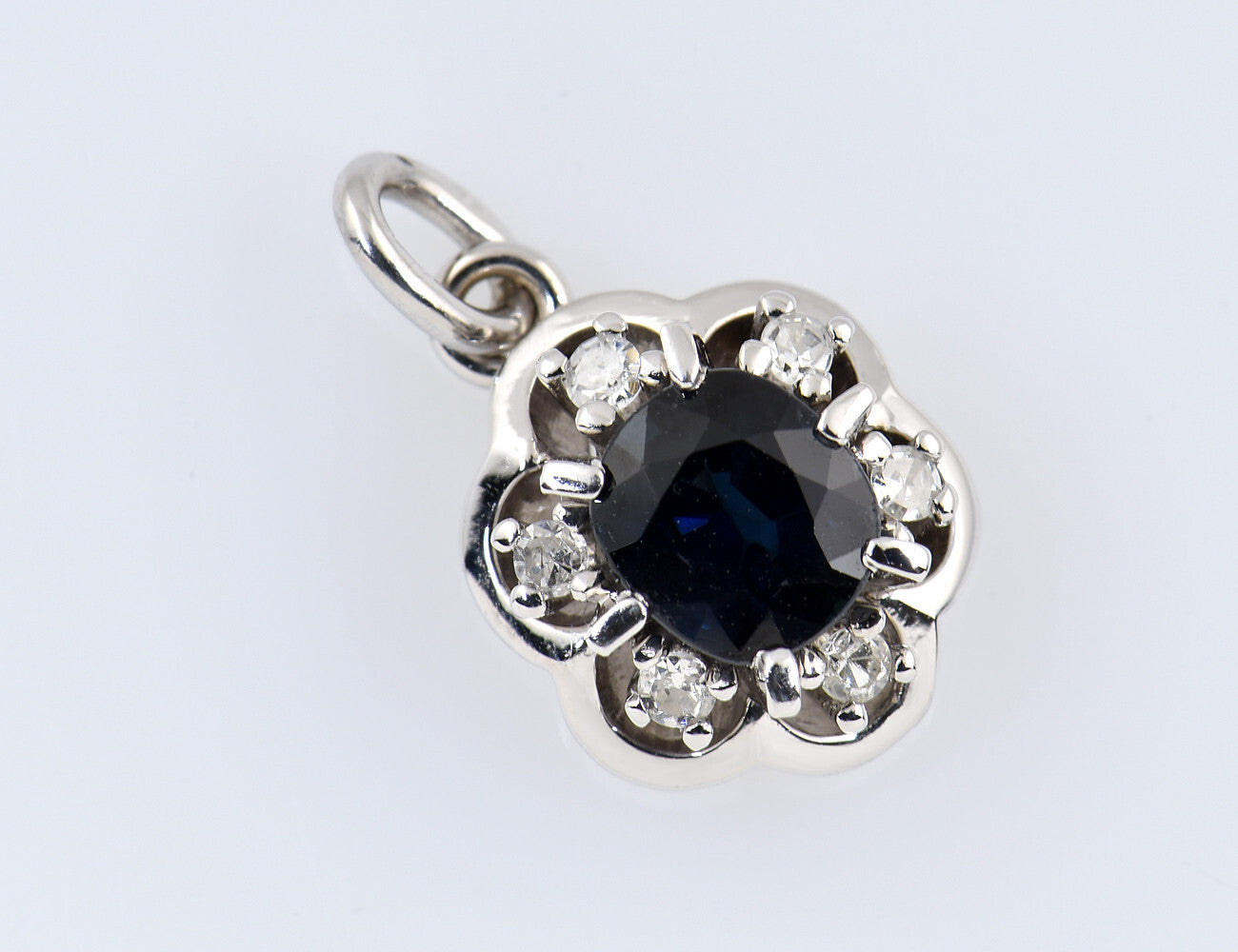 Anhänger 585/000 14 K Weißgold Saphir 6 Diamanten zus. 0,12 ct