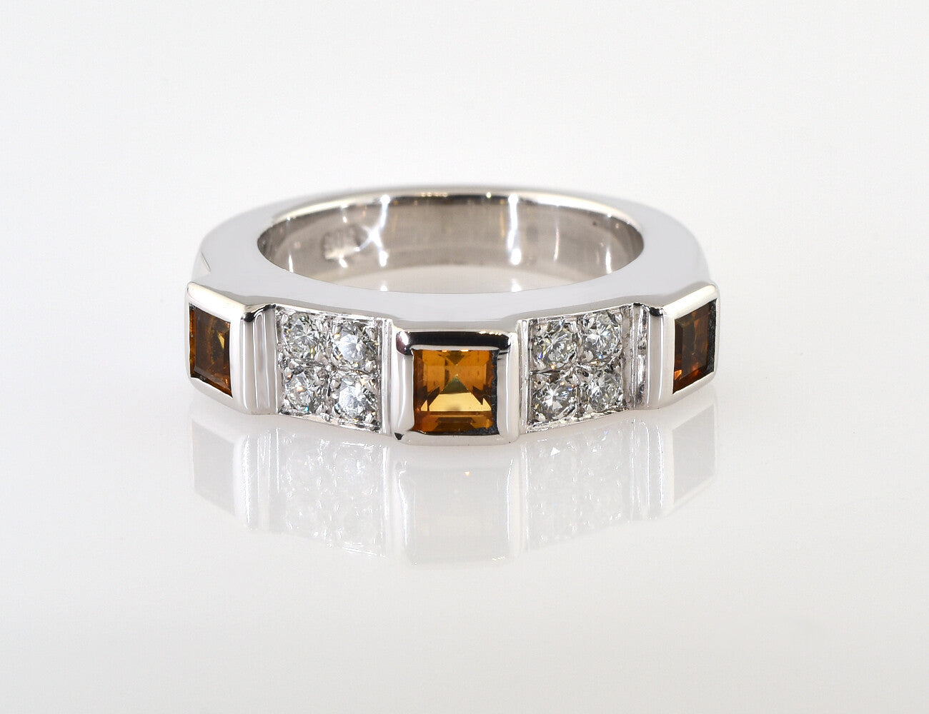 Ring Citrin 585/000 14 K Weißgold 8 Brillanten zus. 0,32 ct