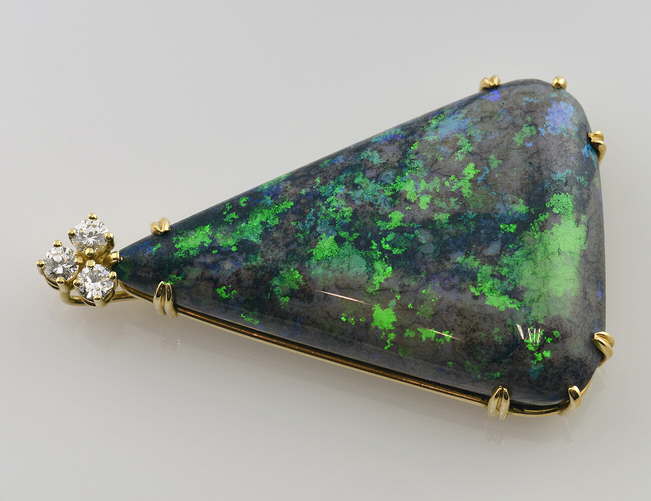 Anhänger Boulder Opal 750/000 18 K Gelbgold, 3 Brillanten zus. 0,52 ct