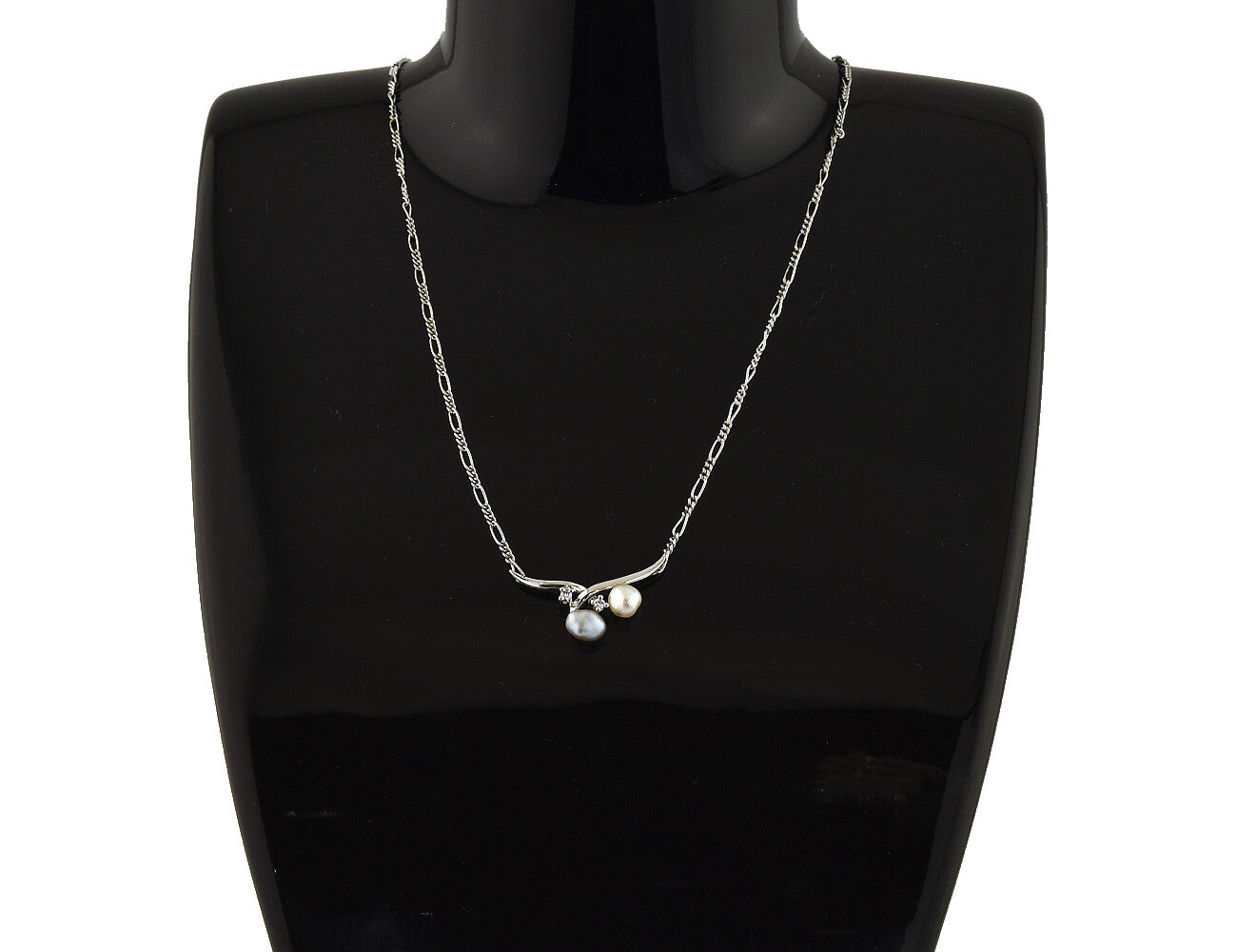 Kette 585/000 14 K Weißgold Collier, Zuchtperlen, 2 Diamanten zus. 0,05 ct