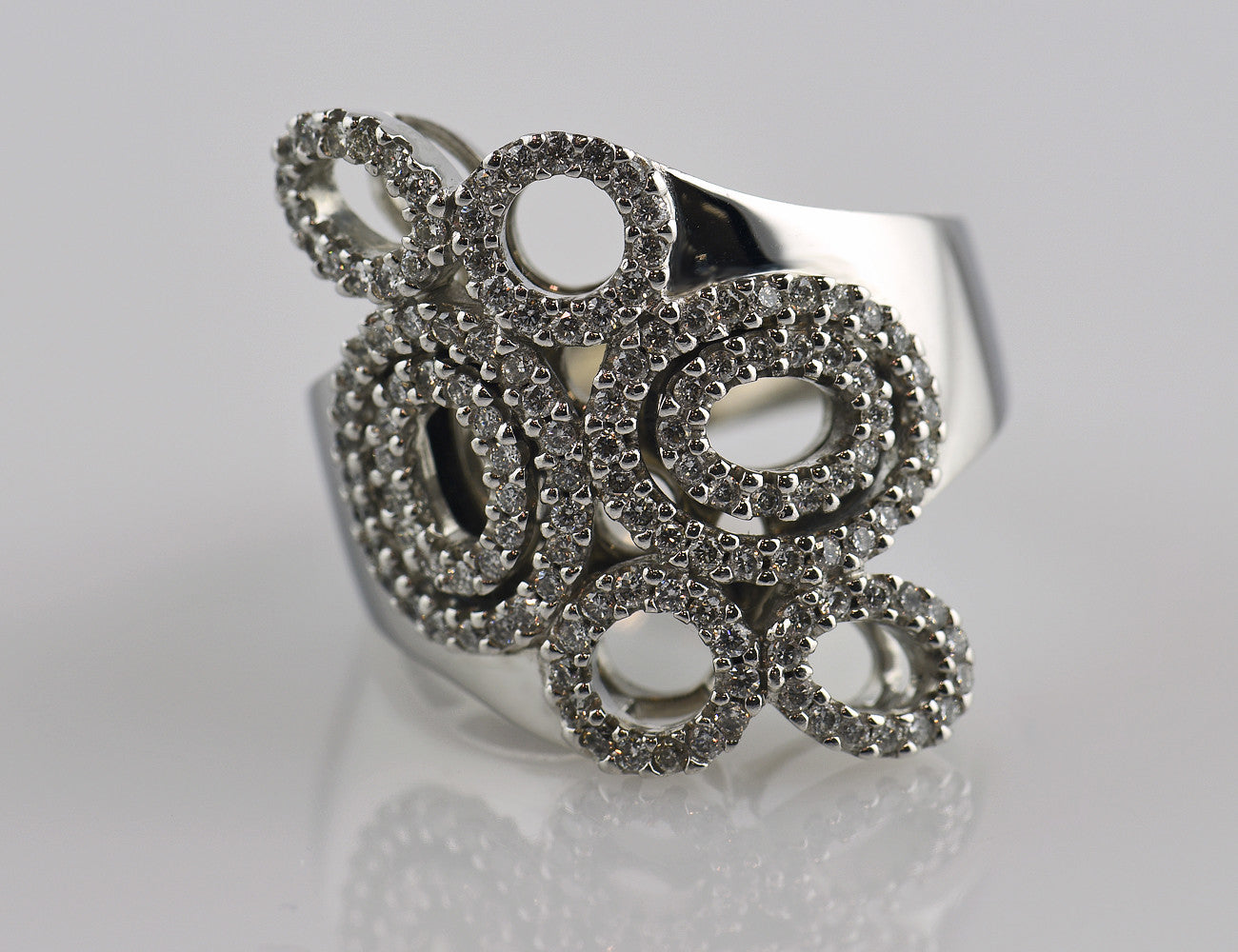 Diamant Ring 585 14 K Weißgold 132 Brillanten zus. 0,70 ct