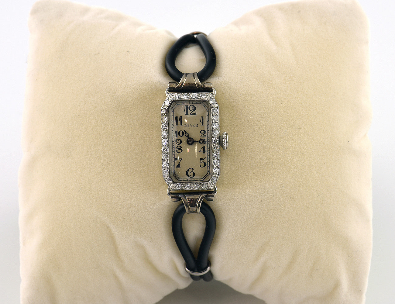 Birks Art Deko Damenuhr Handaufzug 950/000 Platin 30 Diamanten zus. 1,35 ct