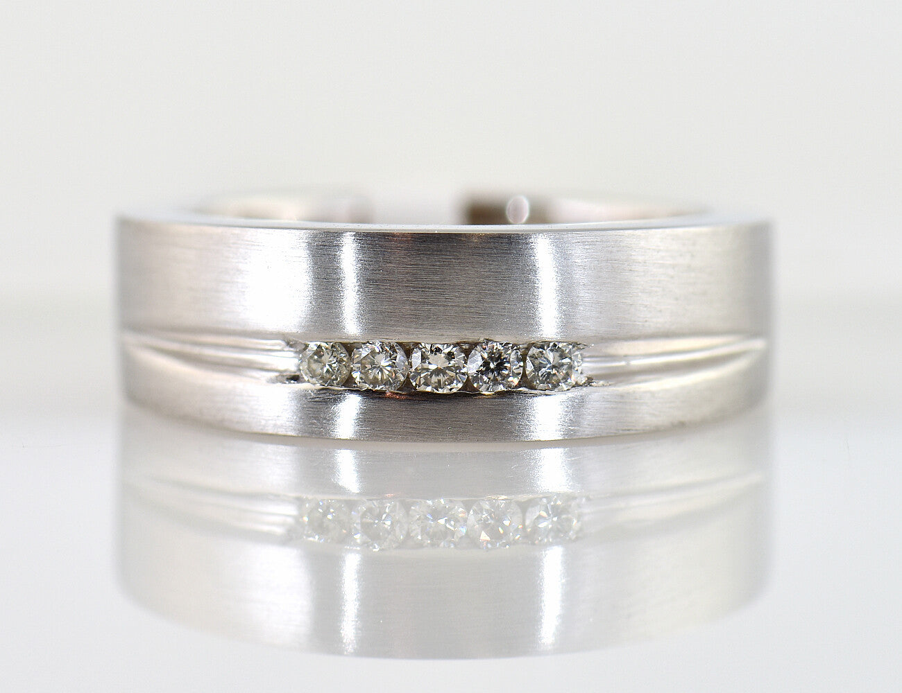 Diamant Ring 750/000 18 K Weißgold 5 Brillanten zus. 0,10 ct