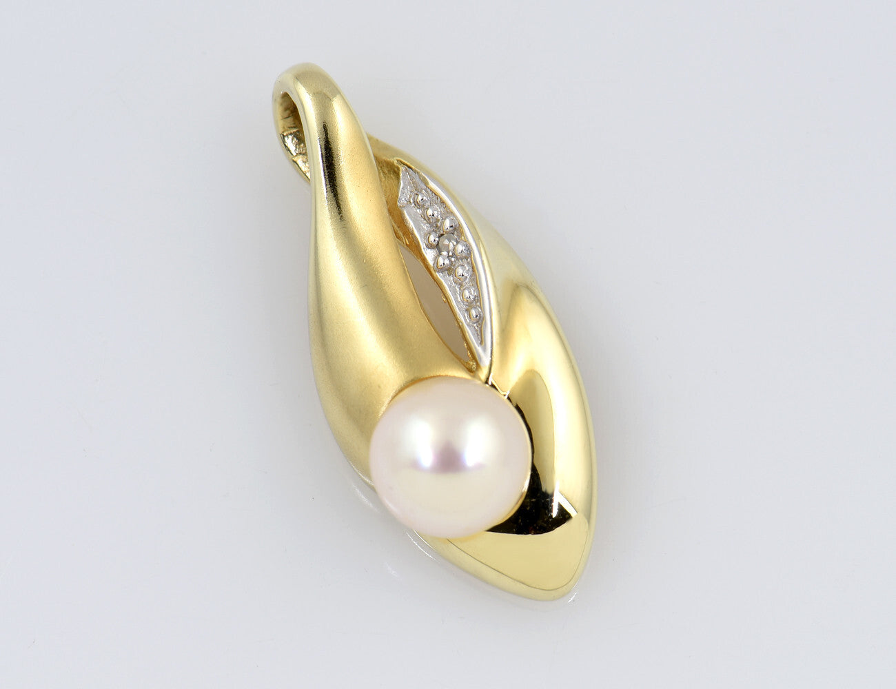 Anhänger Akoyaperle 333/000 8 K Gelbgold 1 Diamant 0,01 ct