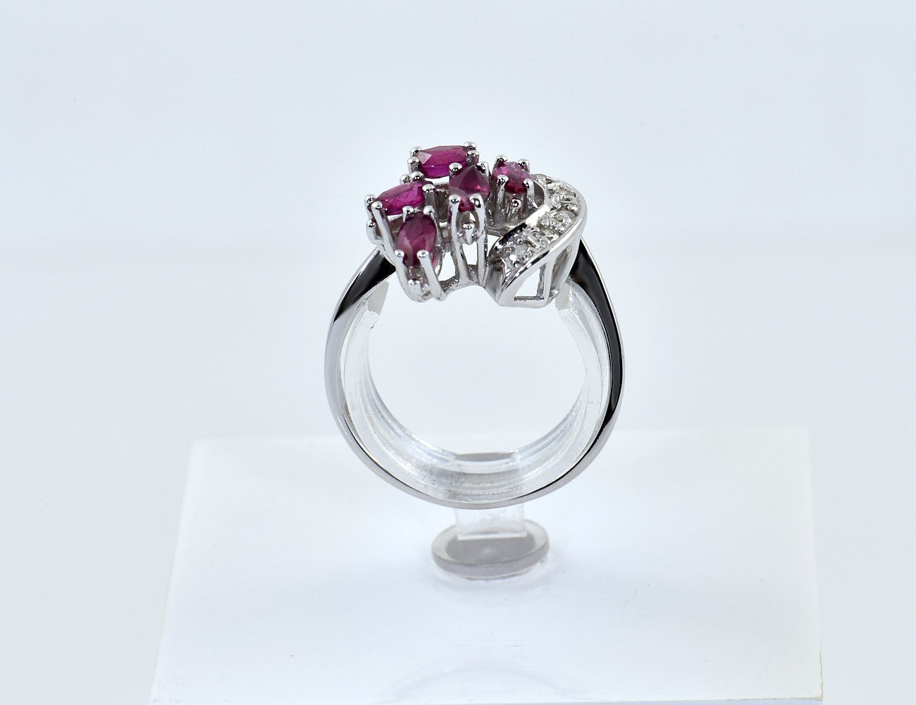 Rubin Diamant Ring 585/000 14 K Weißgold 5 Diamanten zus. 0,10 ct