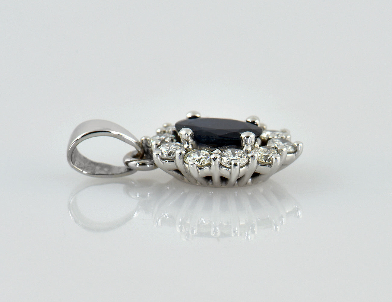 Anhänger Saphir 585/000 14 K Weißgold 10 Brillanten zus. 0,35 ct