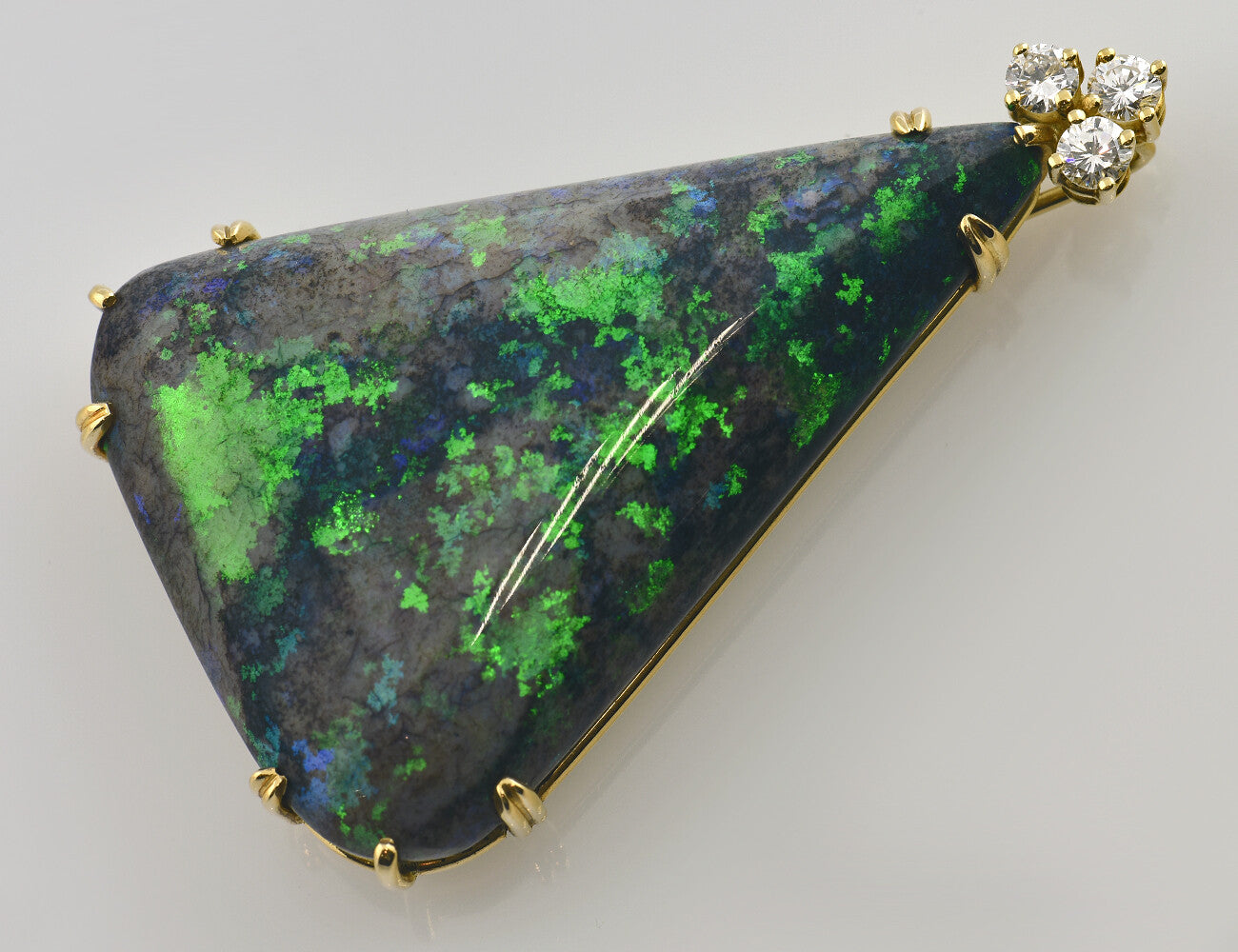 Anhänger Boulder Opal 750/000 18 K Gelbgold, 3 Brillanten zus. 0,52 ct