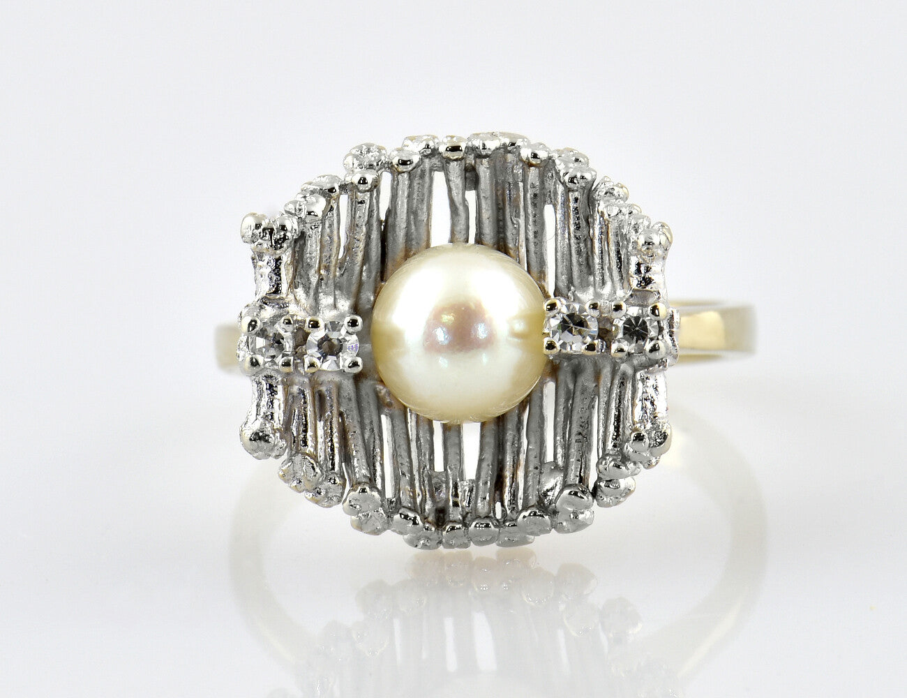 Cultured pearl ring 585/000 14 K yellow/white gold, 4 diamonds total 0.08 ct