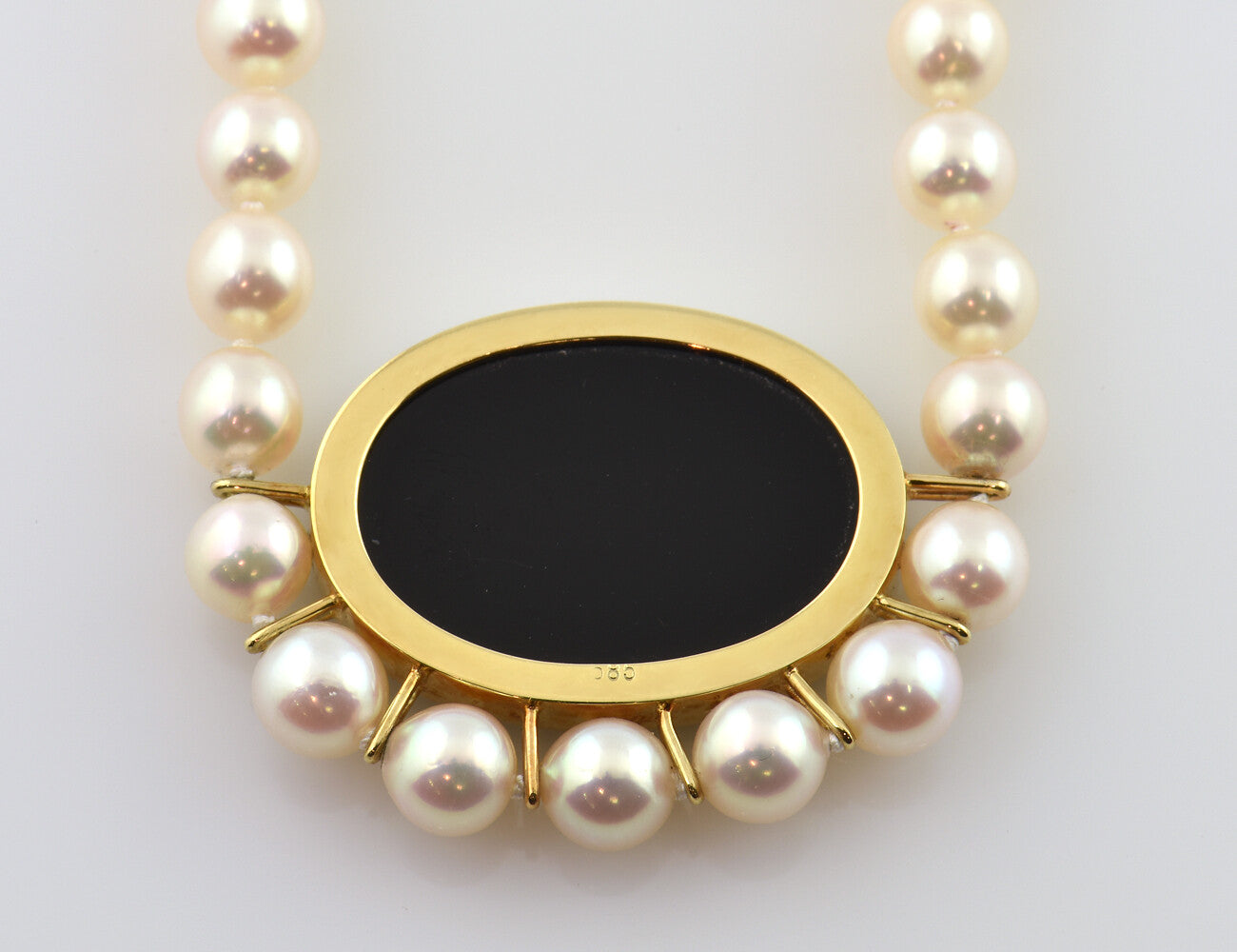 Akoyaperlenkette mit Onyx Gemme, 46 cm lang,  585/000 14 K Gelbgold