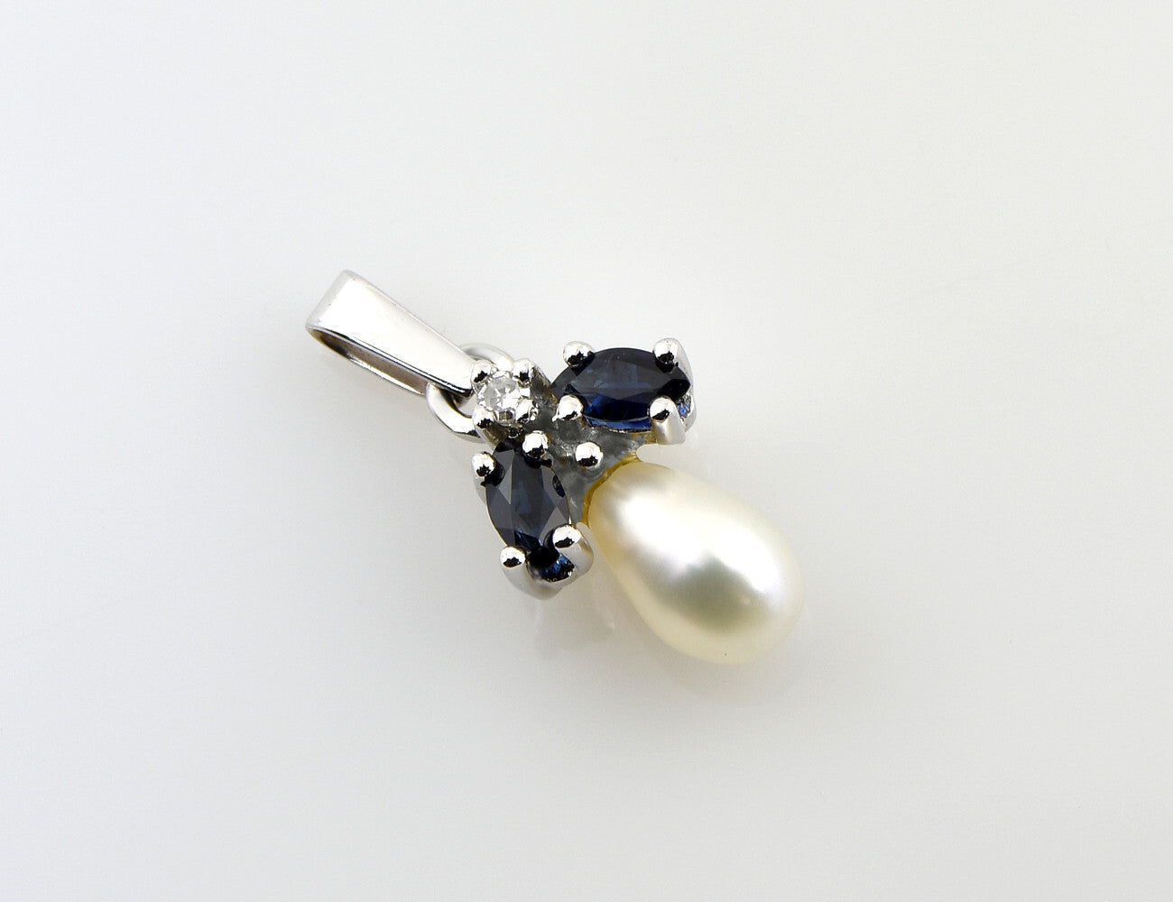 Anhänger Saphir Süßwasser Perle 585/000 14 K Weißgold 1 Diamant 0,03 ct