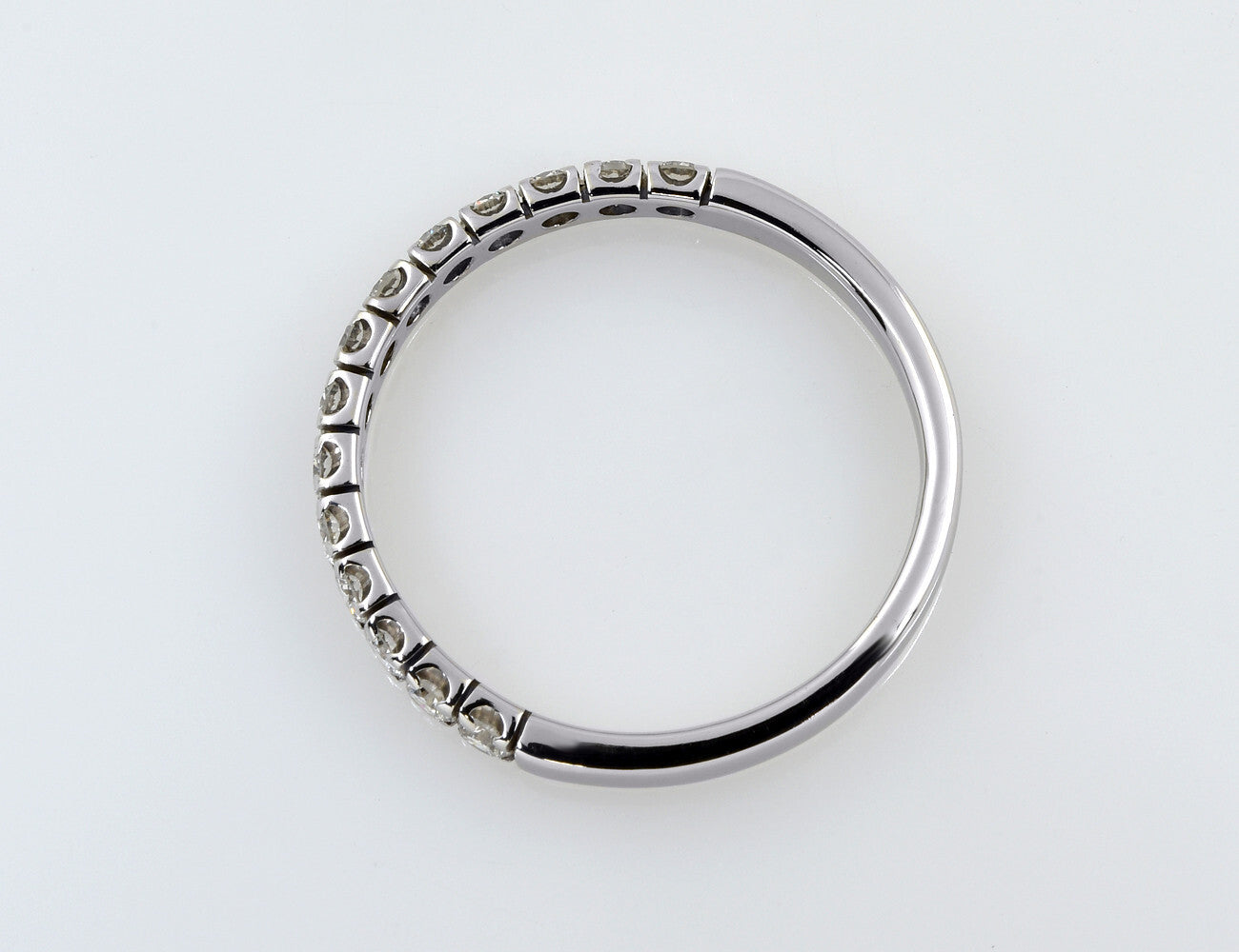 Memoire diamond ring 750/000 18 K white gold 14 diamonds total 0.70 ct