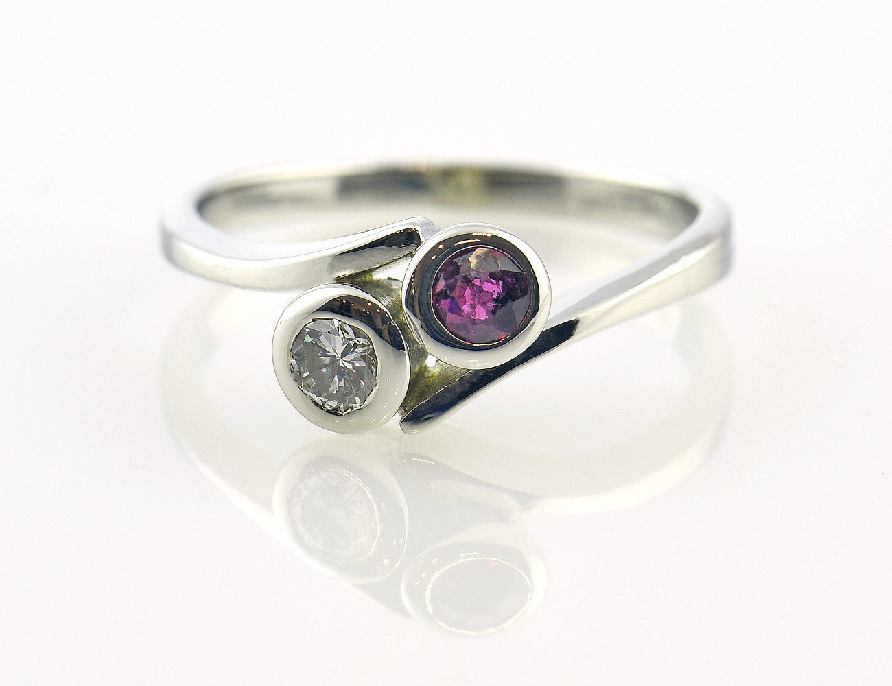 Rubin Diamant Ring 750 18 K Weißgold 1 Brillant 0,15 ct