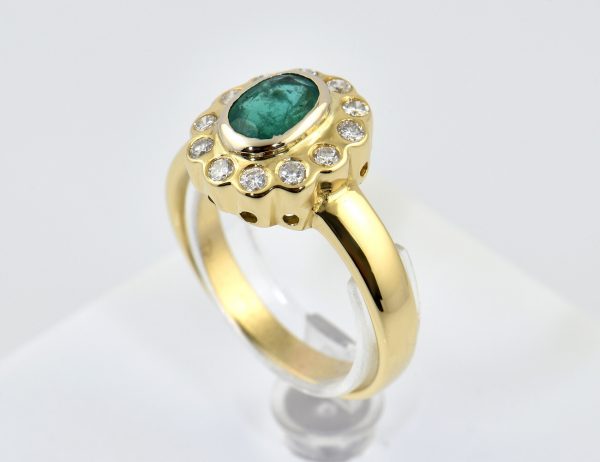 Smaragd Diamant Ring 750/000 18 K Gelbgold 12 Brillanten zus. 0,36 ct