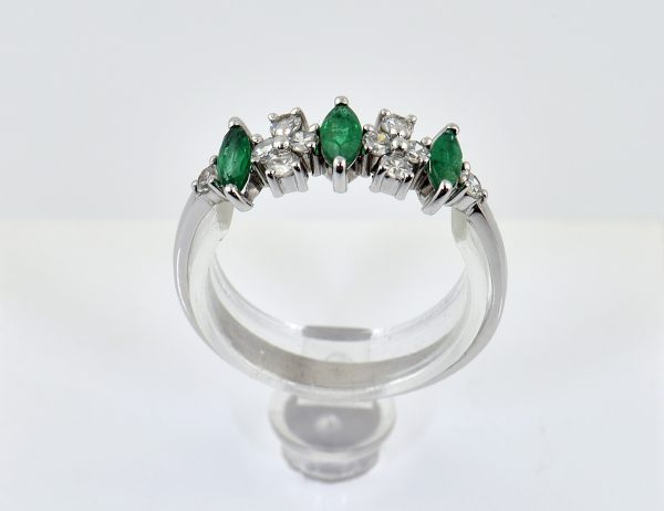 Smaragd Ring 585/000 14 K Weißgold, 10 Diamanten zus. 0,25 ct