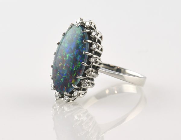 Ring Opal Triplette 585/000 14 K Weißgold, 16 Diamanten zus. 0,45 ct