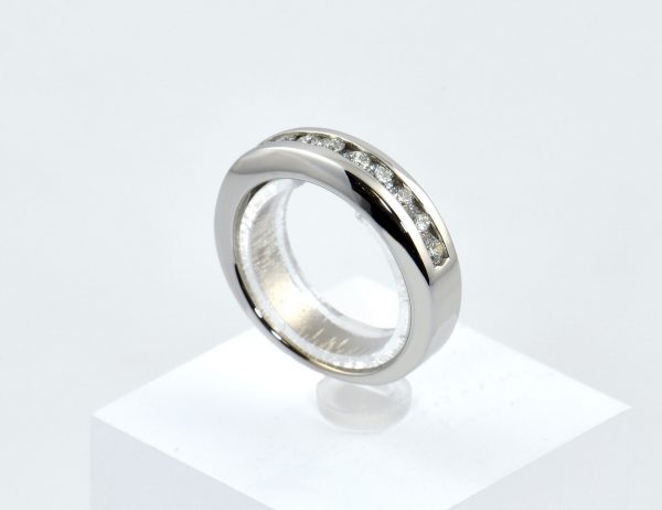 Diamant Ring 585/000 14 K Weißgold 12 Brillanten zus. 0,60 ct