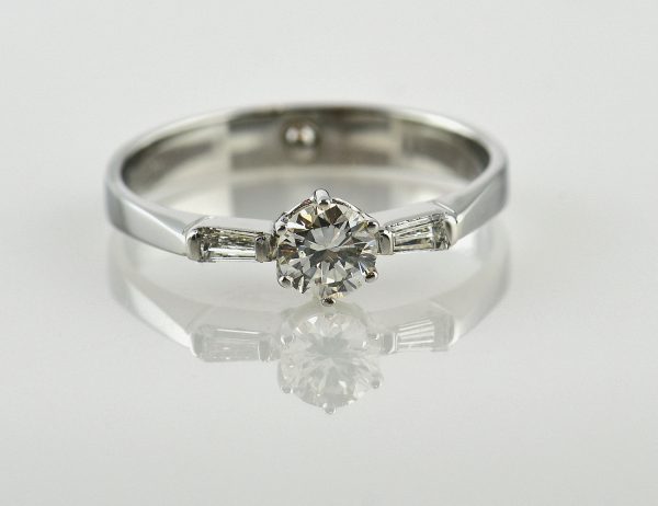 Diamant Ring Solitär 585/000 14 K Weißgold 3 Diamanten zus. 0,50 ct