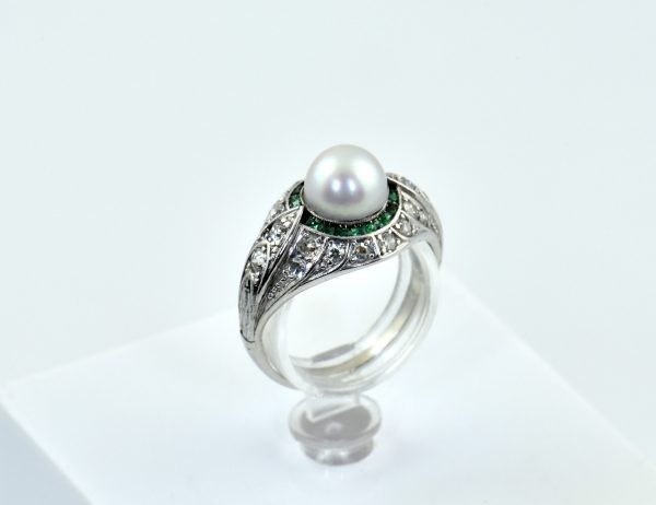 Ring Smaragd Akoyaperle  585/000 14 K Weißgold 20 Diamanten zus. ca. 0,25 ct