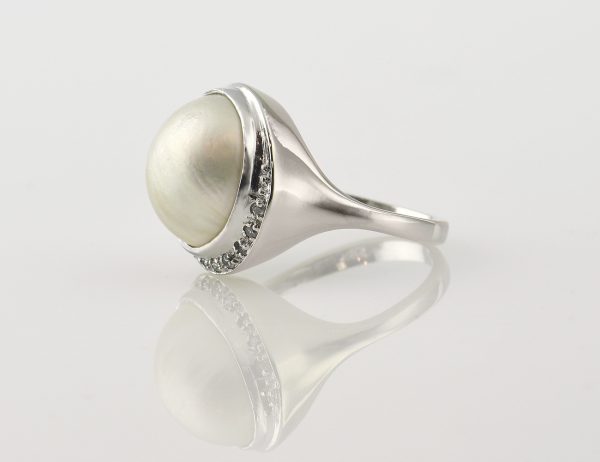 Ring Mabe´perle 585/000 14 K Weißgold, 6 Diamanten zus. 0,05 ct