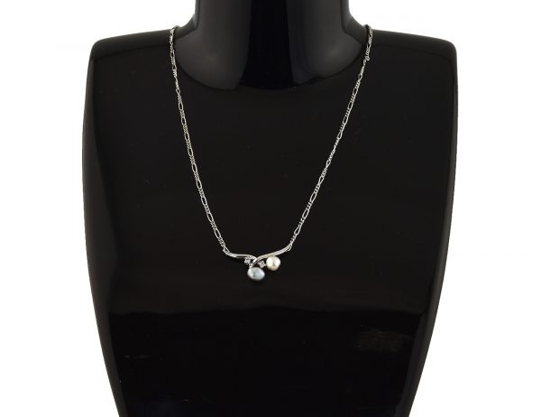 Chain 585/000 14 K White Gold Necklace, Cultured Pearls, 2 Diamonds totaling 0.05 ct