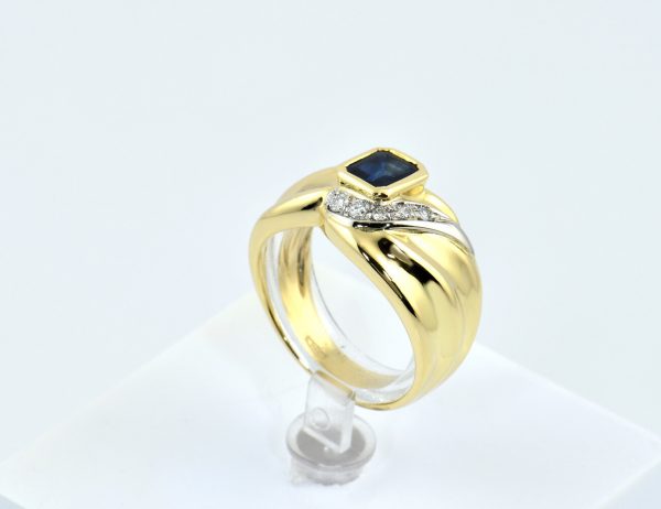 Bague saphir et diamant, or jaune 750/000 18 carats, 5 brillants totalisant 0,08 ct