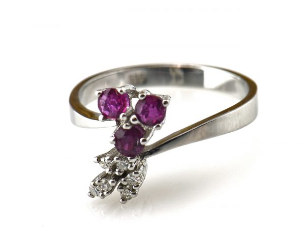 Rubin Diamant Ring 585/000 14 K Weißgold 6 Brillanten zus. 0,09 ct