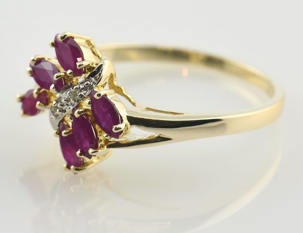 Rubin Diamant Ring 585 14 K Gelbgold 2 Diamanten zus. 0,01 ct