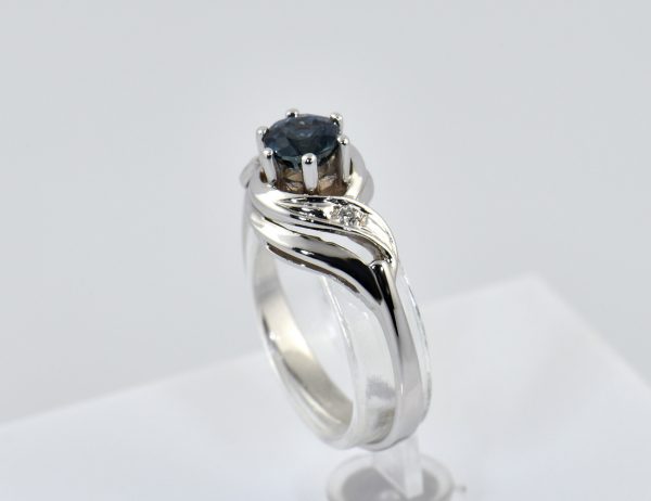 Saphir Diamant Ring 585/000 14 K Weißgold 2 Diamanten zus. 0,03 ct