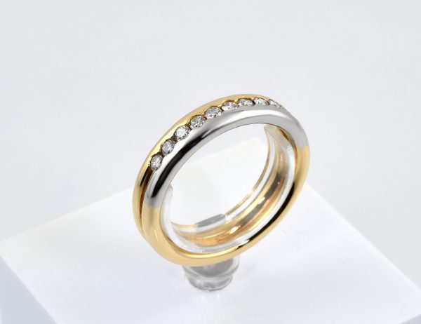 Diamond Ring "Memory" 750/000 18K Yellow/White Gold, 10 brilliant-cut diamonds totaling 0.30 ct