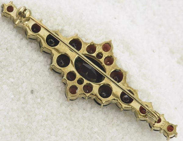 Broche en grenat, or jaune 333 8 K