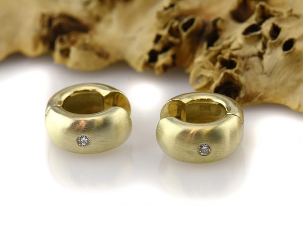 Creolen 585 14 K Gelbgold 2 Diamanten zus. 0,09 ct