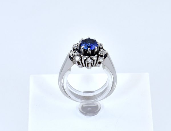 Bague saphir et diamants 585/000, or blanc 14 carats, 16 brillants totalisant 0,40 ct