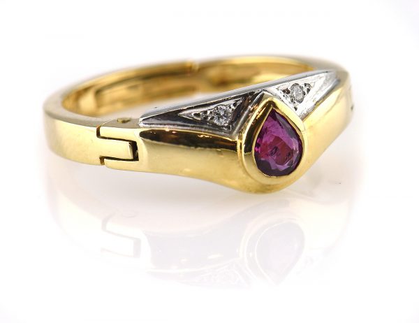 Rubin Ring 750 18 K Gelbgold, 2 Diamanten zus. 0,03 ct