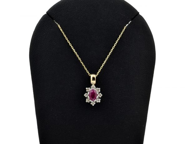 Rubin Anhänger mit Kette 585/000 14 K Gelbgold, 8 Brillanten zus. 0,12 ct