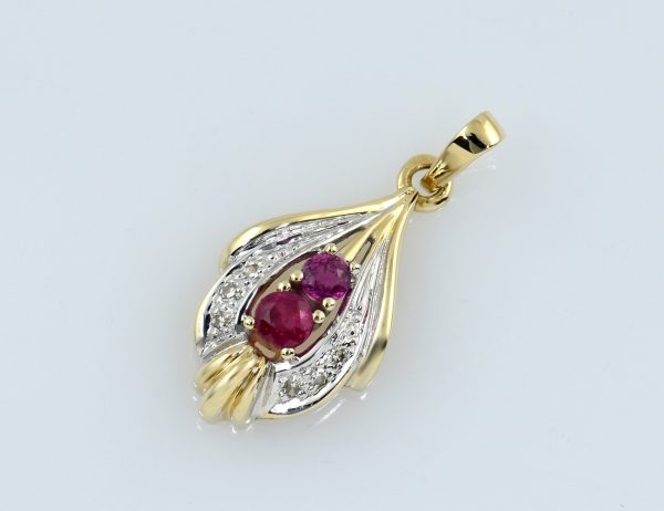 Anhänger Rubin Diamant 585/000 14 K Gelbgold 6 Diamanten zus. 0,05 ct