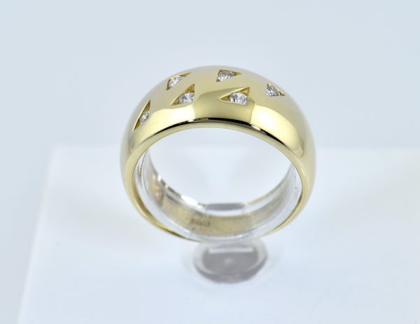 Ring 333/000 8 K yellow gold with cubic zirconia